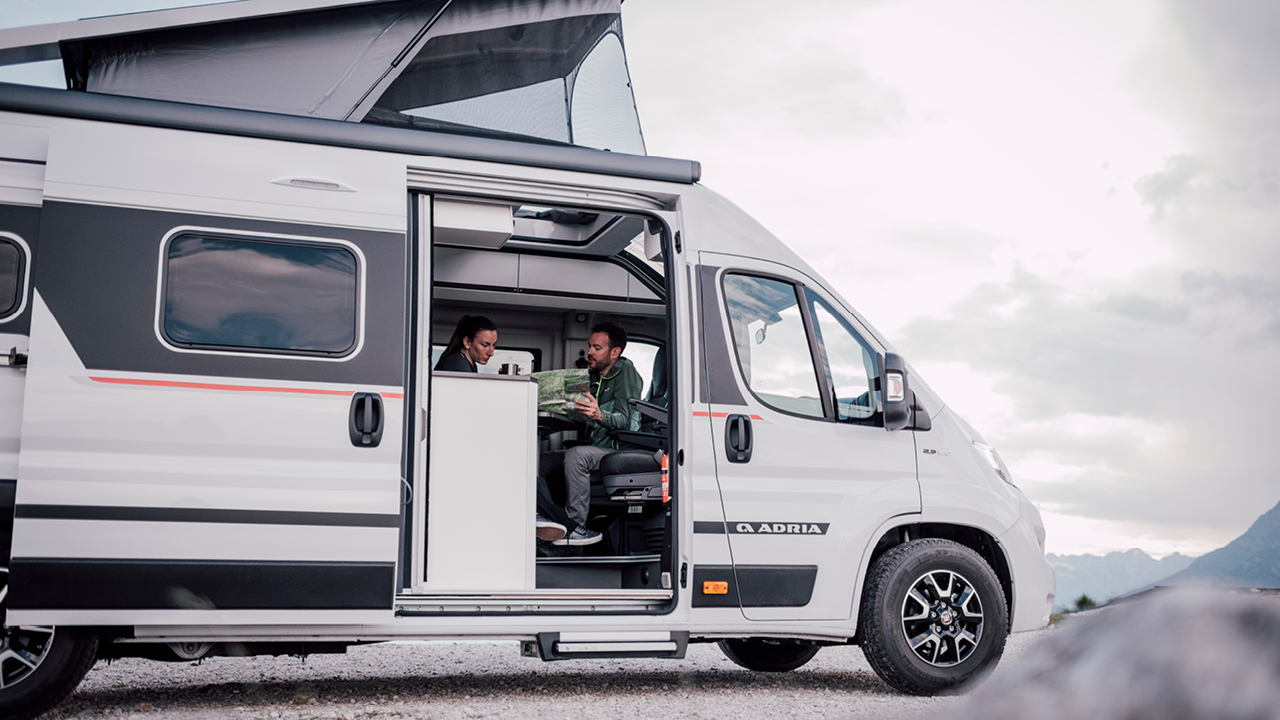 Adrias sortiment av plåtisar är gediget och finns i fyra serier; Twin Axess, Twin Plus, Twin Supreme och Twin Sports. Till årsmodell 2022 lanseras den nya generationen av Twin Sports...