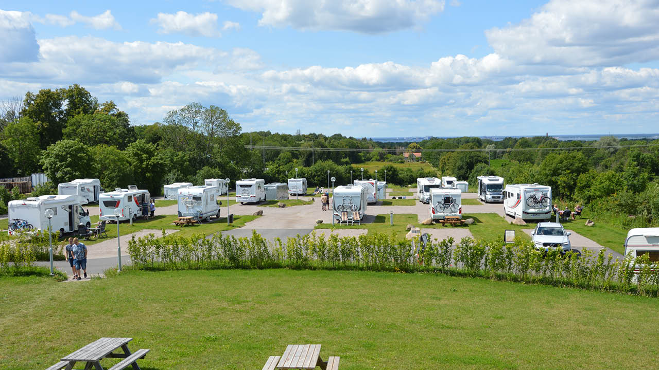 Det anläggs ständigt nya ställplatser i Sverige och det är roligt när de görs ändamålsenliga och förstås på en vacker plats. Detta kriterium uppfyller definitivt ställplatsen i Arontorp som ligger...