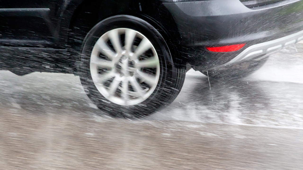 Däck är en hel vetenskap och produktområdet upplevs för många som en djungel att navigera i. Vissa etablerade sanningar har dessutom många år på nacken och gäller inte längre. Vi vände oss därför till en auktoritet i husvagns- och husbilsbranschen för att få goda råd om hur man ska tänka kring däck till fritidsfordon.