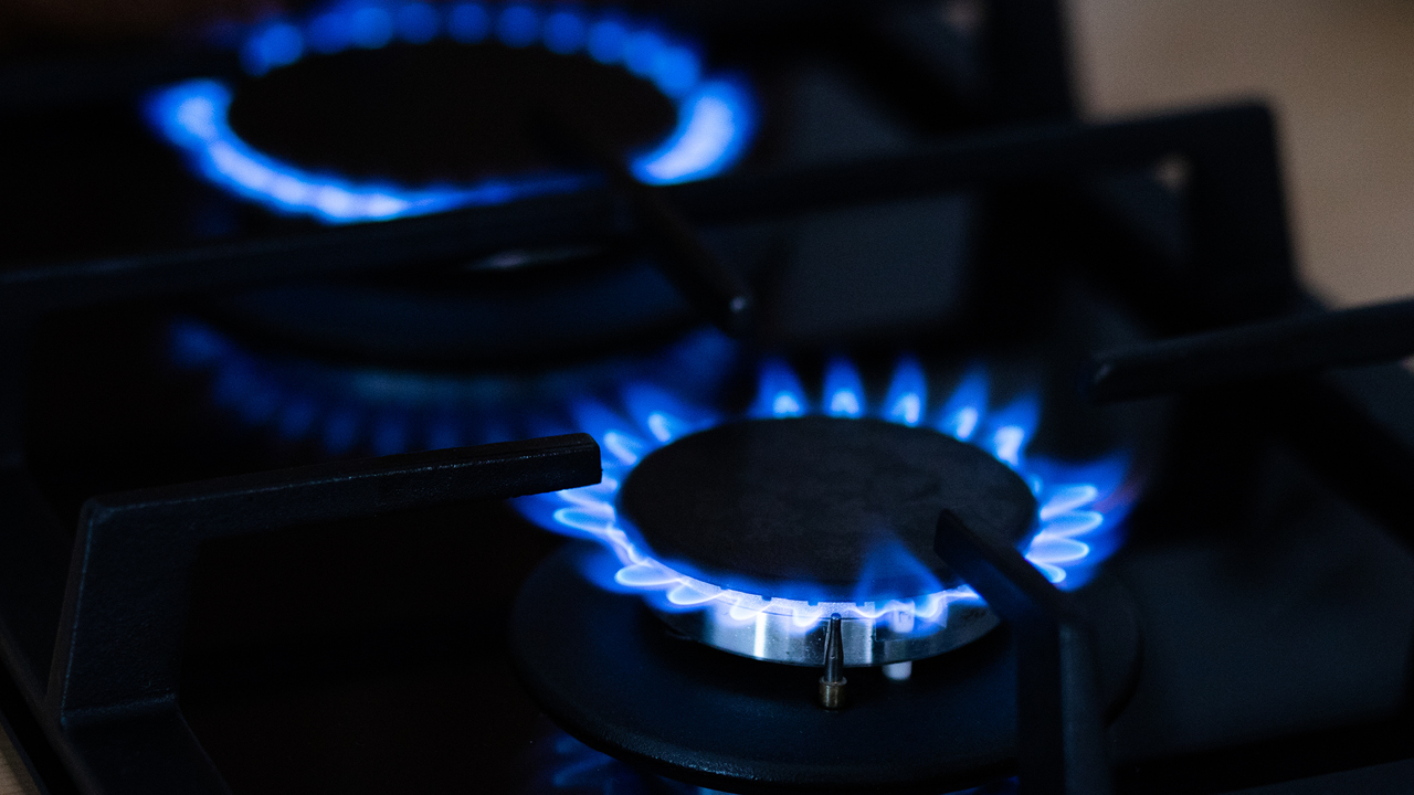 När det var dags att ansluta min nya gasolbehållare till min värmare gjorde jag en kontroll på slangen. Såg, efter att jag läst på slangen, att den var fem år...