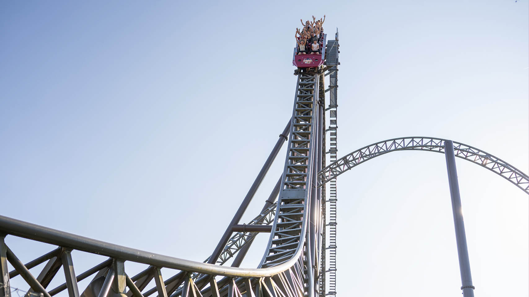 De danska barnfamiljerna har sagt sitt. Det är inte giganterna Tivoli i Köpenhamn eller Legoland i Billund som är ”Årets Nöjespark”. Det är – för oss svenskar – den ganska okända nöjesparken Djurs Sommerland som rankas högst.