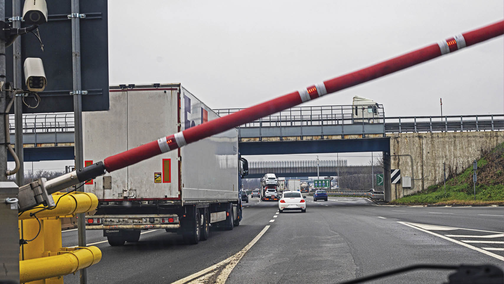– Tråkigt nog är det många som varje år missar lokala regler och får böter hemskickade efter en trevlig semester, säger Katja Runestam Prinzell, bilreserådgivare på Riksförbundet M Sverige. Motorvägsavgifter...