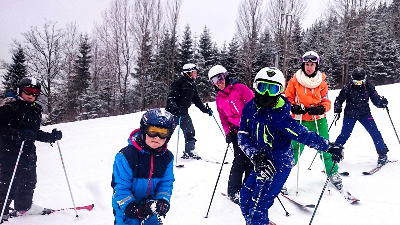 Den som tror att smålänningar och andra sörlänningar måste åka norrut för att åka skidor kan tänka om. Kettilsås skidanläggning strax utanför Vetlanda har lockat skidåkande Caravan Club-medlemmar i decennier....