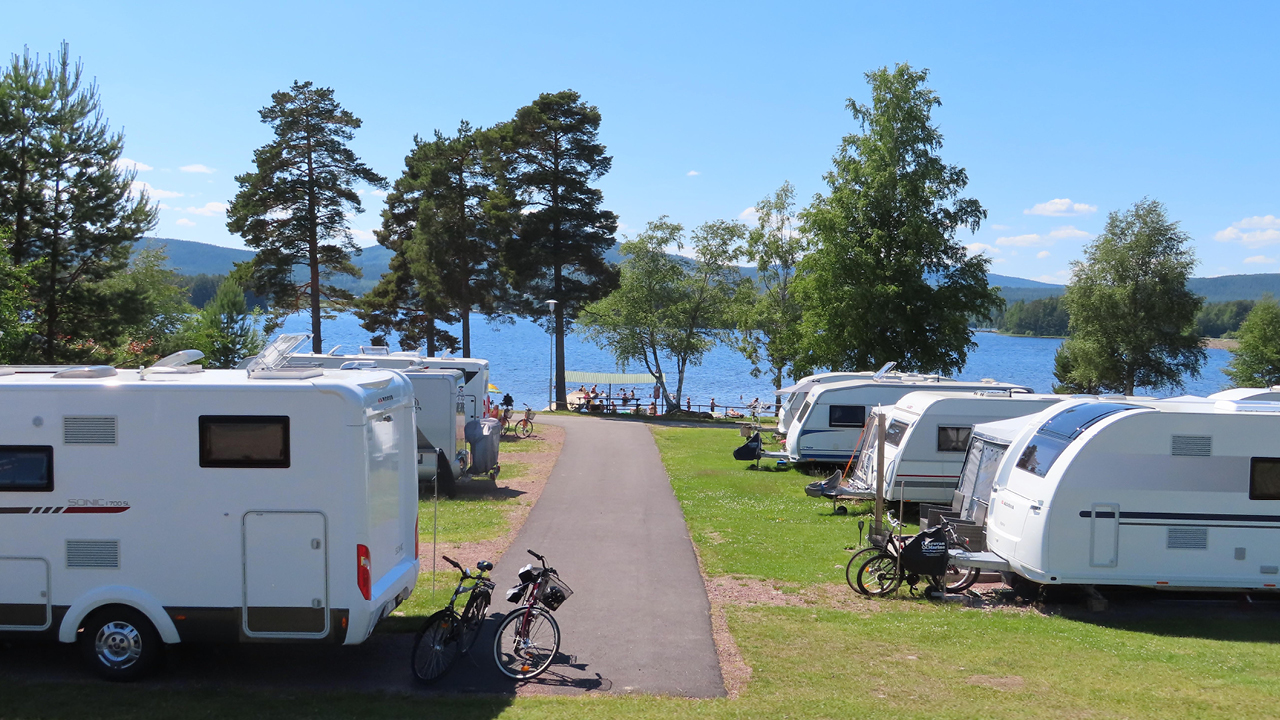 Caravan Clubs camping på Sollerön är en utmärkt utgångspunkt för den som vill ta del av allt Siljanstrakten – och Dalarna – har att erbjuda. &nbsp; Caravan Clubs camping på...