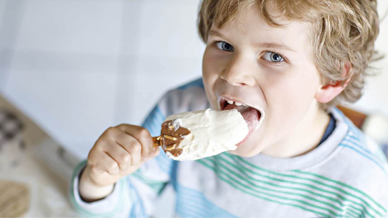 När konsumenterna fick rösta om vilken retroglass från GB Glass man ville återse i glassdisken korades Cornetto Citron till den återvändande glassfavoriten 2024. Glassen från 1995 har en smak av...