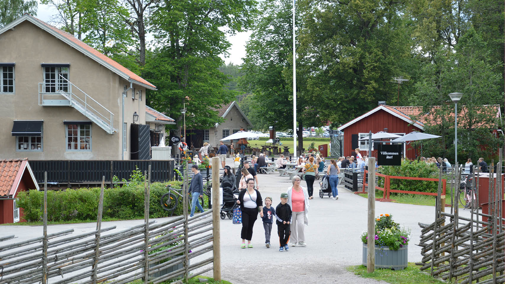 ”Ett resmål värt en omväg” är en klassisk slogan. Högbo Bruk är definitivt en sådan plats. Här finns något för alla, oavsett när du kommer på året.