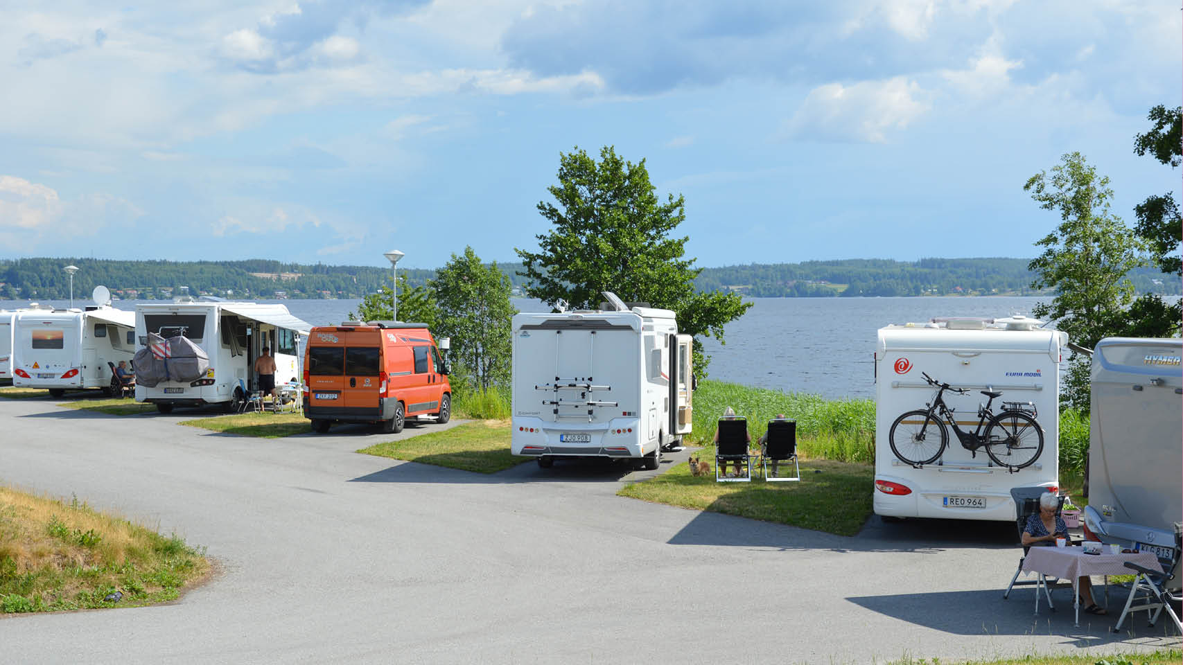 Grönfeltsudden heter Karlskogas bidrag till ställplatser i Sverige. Och plats och utformning har gjort detta bidrag till en riktig favorit bland husbilsägarna.