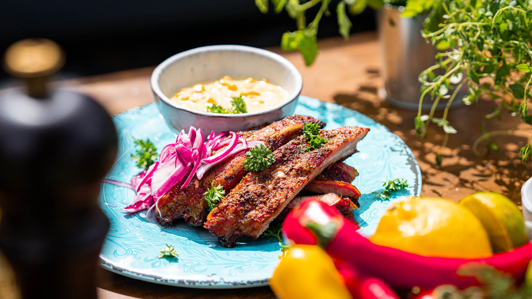 Idag är det kamben – tunna, korta revben – som står på menyn och tillagas enligt 3-2-1-metoden. Häng med så förklarar Pelle Bring hur den fungerar!