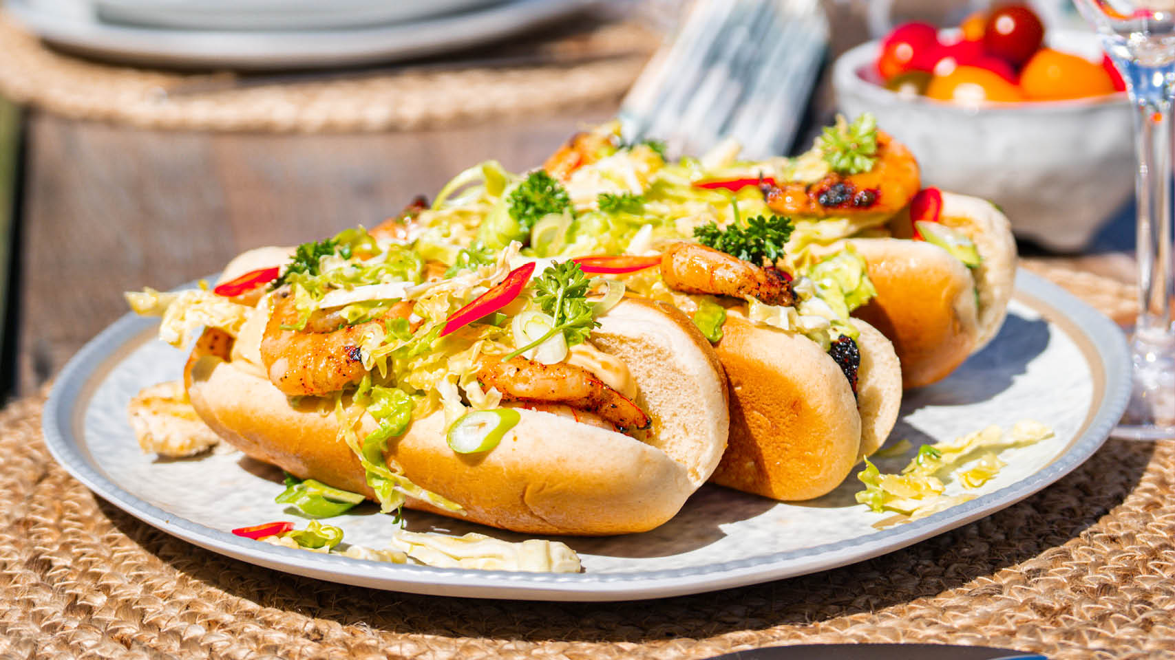 Räkor i briochebröd – en lätt och lyxig rätt som får det där lilla extra i Pelle Brings tappning tack vare lite hetta från harissa. Perfekt som förrätt eller lätt lunch!