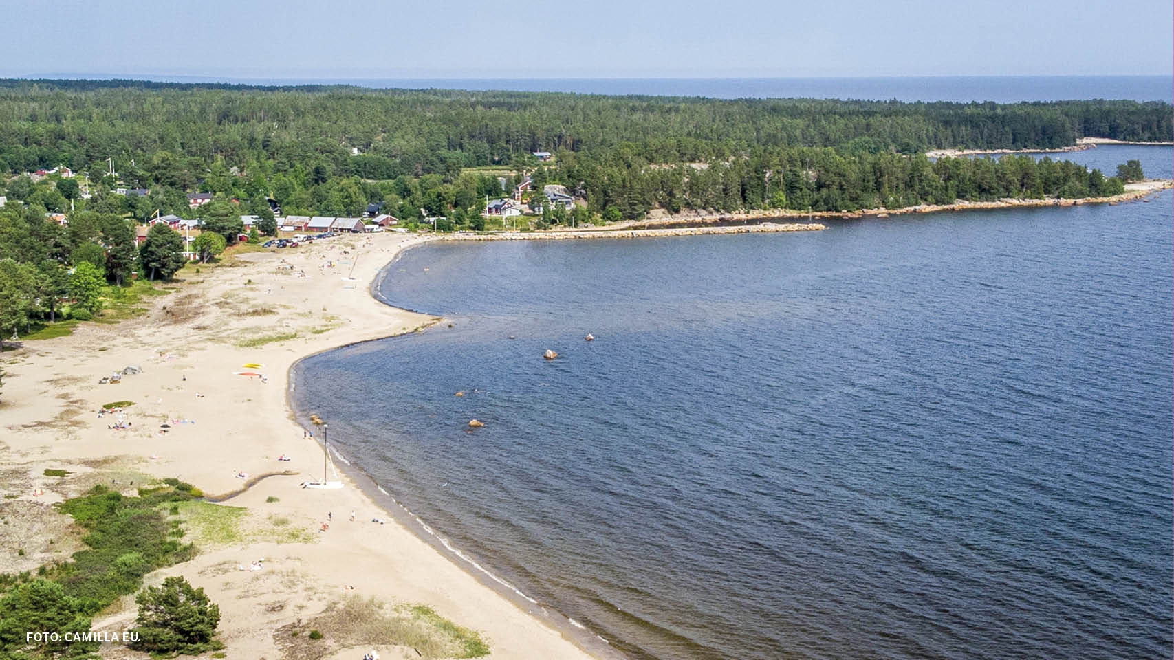 I trakterna kring Sörfjärden och Gnarp i norra Hälsingland hittar du fin natur, kulturupplevelser och möjligheter till aktiviteter som golf och fiske. Sommartid är Havsbadet i Sörfjärden en pärla som inte bör missas.